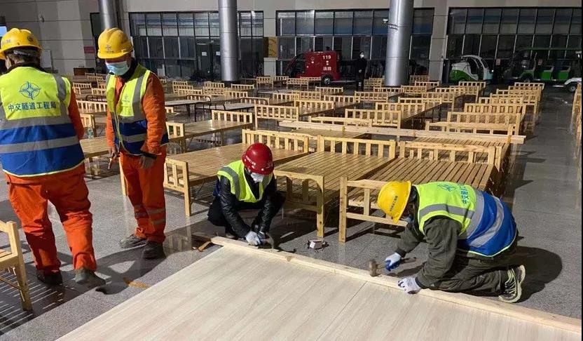 烽火抢建“方舱医院”