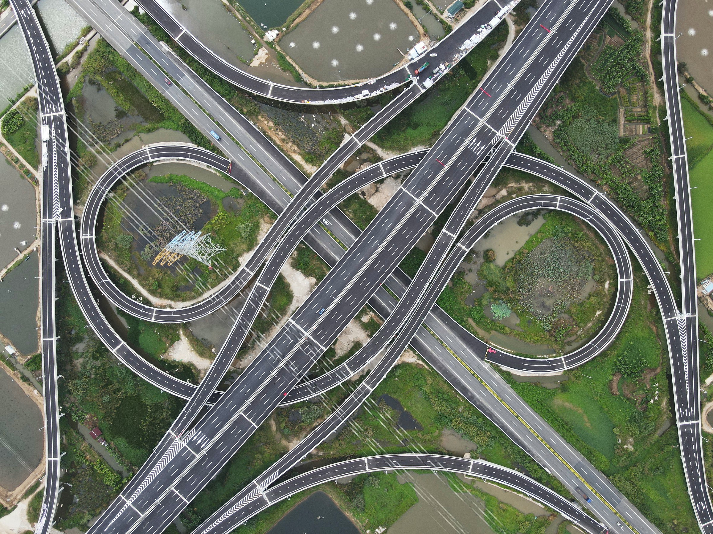 2022年11月6日在台风中逆流而上，在风雨中追逐彩虹。  珠海市香海大桥项目正式通车3